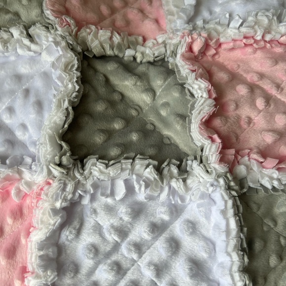 Baby girl rag quilt blanket / stroller car seat size - Picture 8 of 12